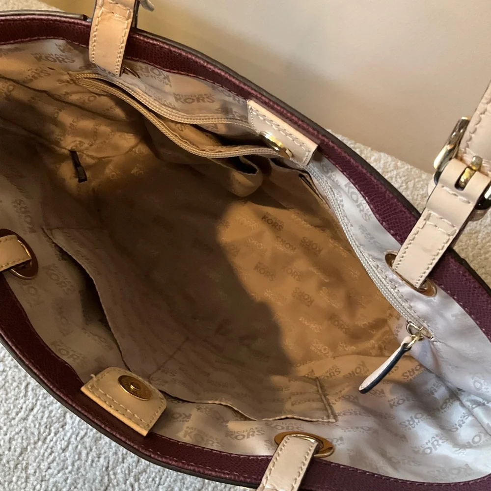 ❗️SOLD❗️Michael Kors Jet Set Medium Leather Tote - Picture 8 of 15